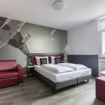 Smarty Airport - Kontaktloser Self Check-in Hotel 3*
