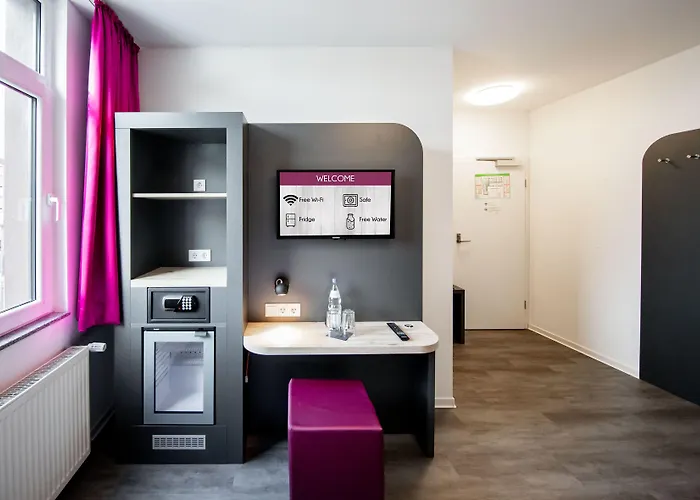 Hotell Smarty Airport - Kontaktloser Self Check-in 3*