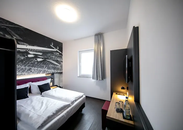 Smarty Airport - Kontaktloser Self Check-in Hotell 3*