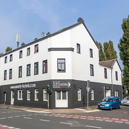 Smarty Airport - Kontaktloser Self Check-in فندق كولونيا