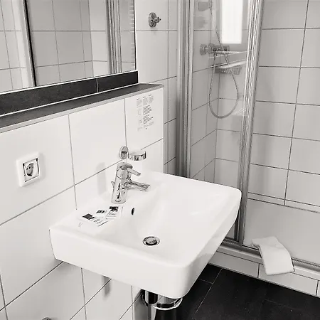 Smarty Airport - Kontaktloser Self Check-in Hotel 3*