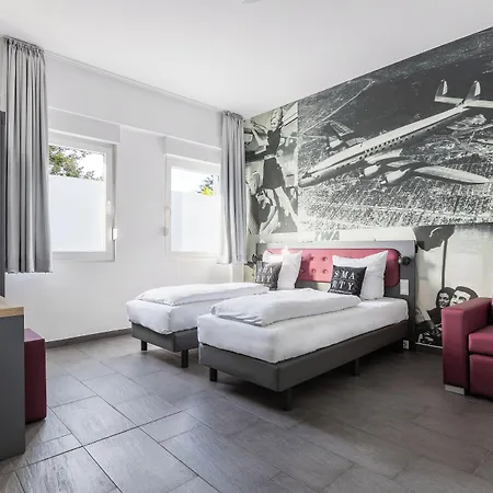 Smarty Airport - Kontaktloser Self Check-in فندق