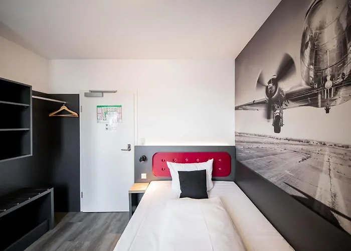 Otel Smarty Airport - Kontaktloser Self Check-in 3*