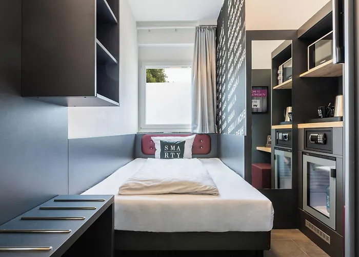 Smarty Airport - Kontaktloser Self Check-in Otel 3*