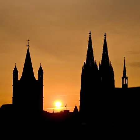 Smarty Airport - Kontaktloser Self Check-in Отель 3*