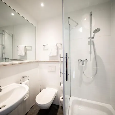 Отель Smarty Airport - Kontaktloser Self Check-in 3*