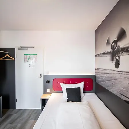 Отель Smarty Airport - Kontaktloser Self Check-in 3*