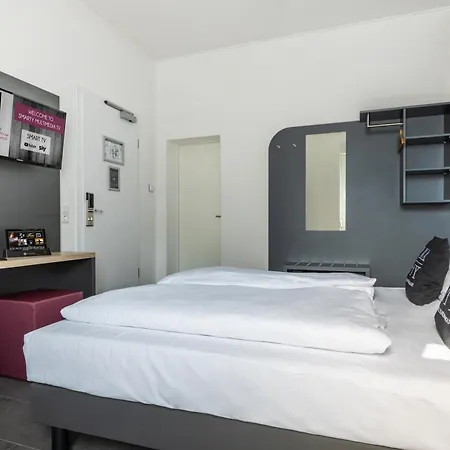 Smarty Airport - Kontaktloser Self Check-in Отель Кёльн