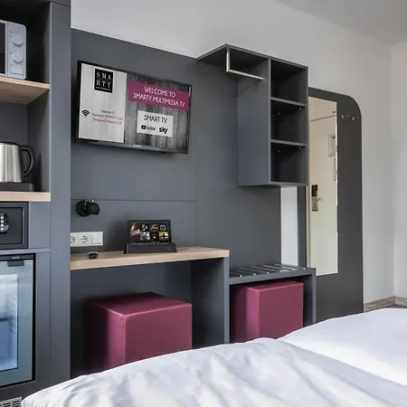 Smarty Airport - Kontaktloser Self Check-in Отель 3*