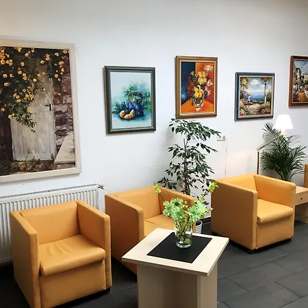 Smarty Airport - Kontaktloser Self Check-in Отель