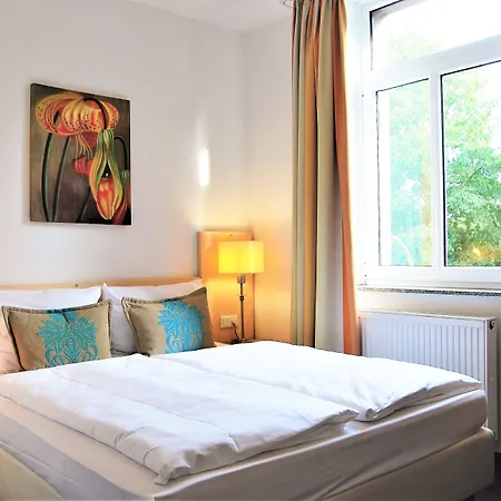 Отель Smarty Airport - Kontaktloser Self Check-in Кёльн