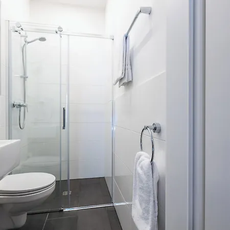 Smarty Airport - Kontaktloser Self Check-in Отель Кёльн