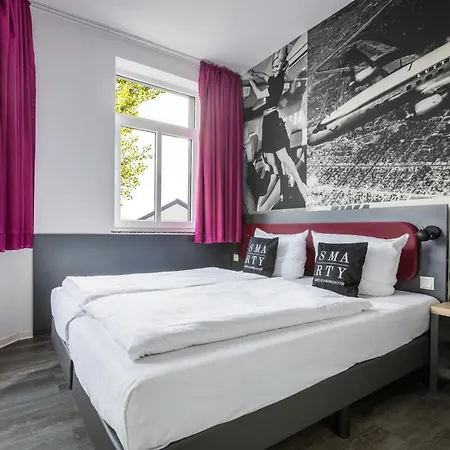 Smarty Airport - Kontaktloser Self Check-in Szálloda 3*