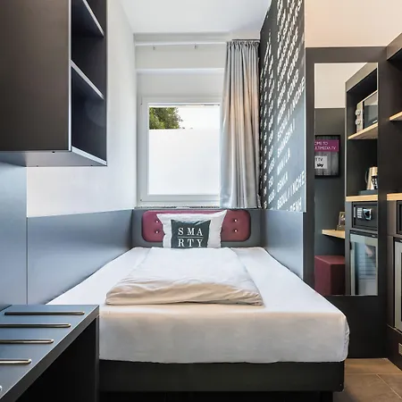 Smarty Airport - Kontaktloser Self Check-in Szálloda 3*